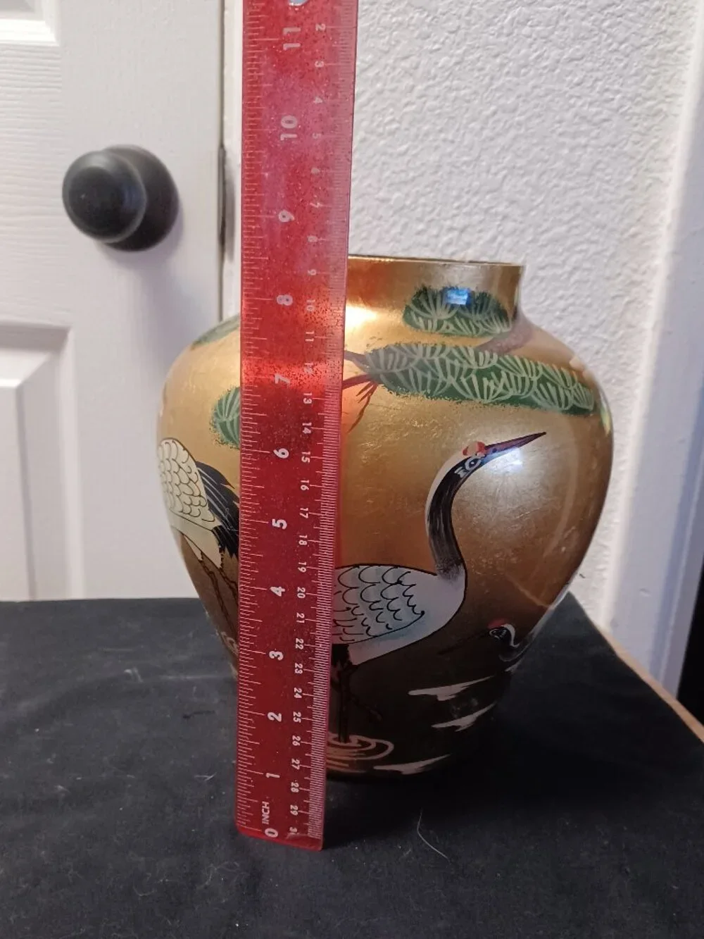 Gold unique vase with Swans decorated on thru out